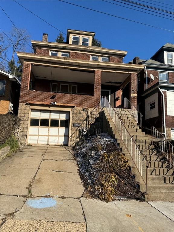 view of front of house with covered porch and a garage