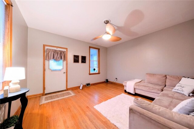 living room featuring light hardwood / wood-style floors and ceiling fan