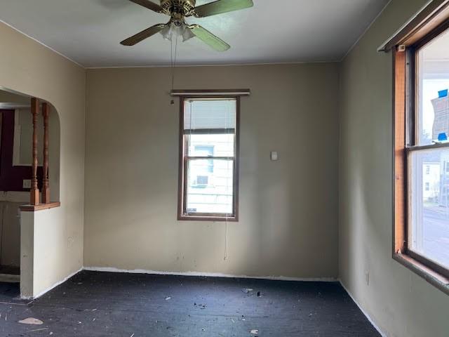 empty room with ceiling fan