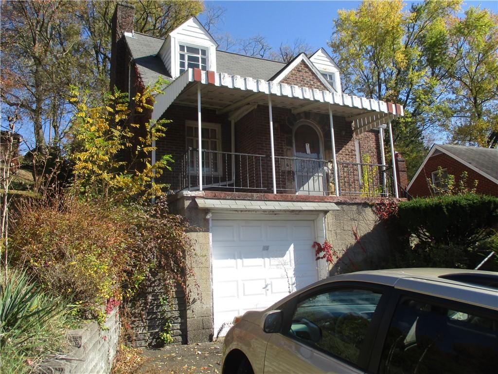 view of front of house with a garage