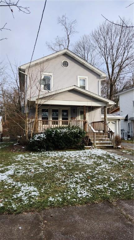 view of front facade featuring a porch