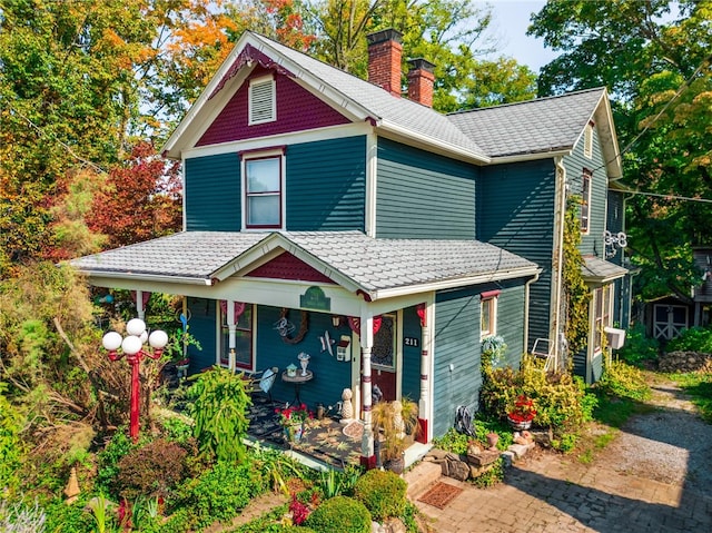 view of front of property featuring a porch