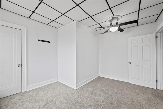 unfurnished room with ceiling fan, a drop ceiling, and light colored carpet