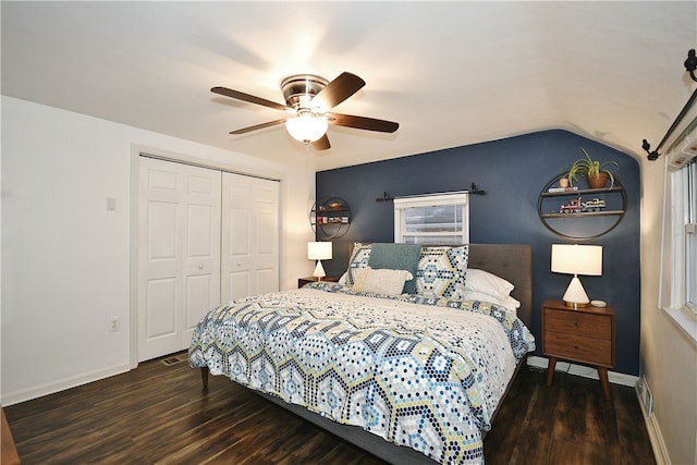 bedroom featuring ceiling fan, vaulted ceiling, dark hardwood / wood-style flooring, and a closet