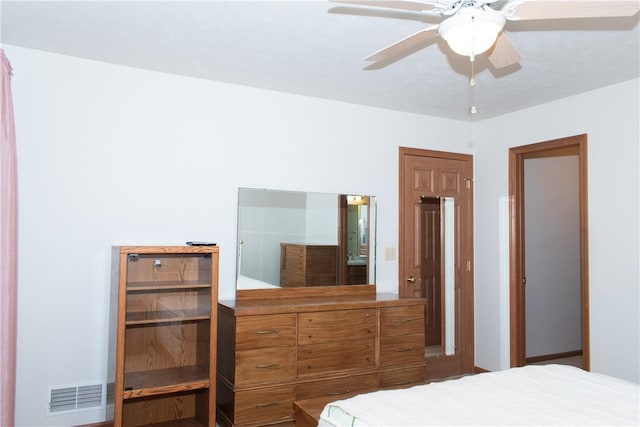 bedroom with ceiling fan