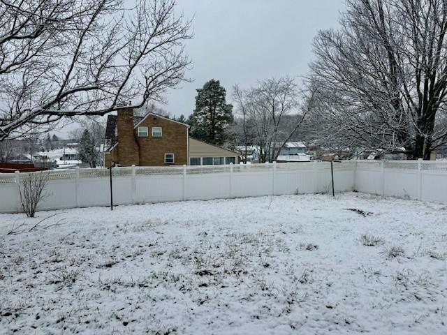 view of yard layered in snow