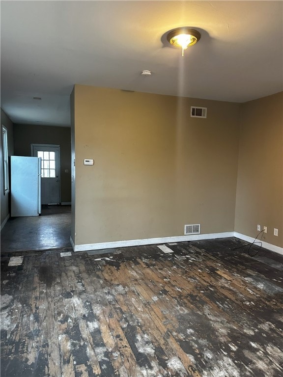 spare room featuring dark wood-type flooring