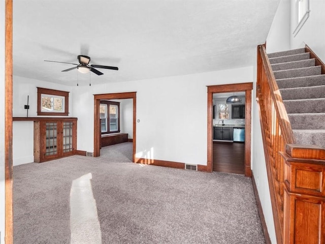 carpeted empty room featuring ceiling fan