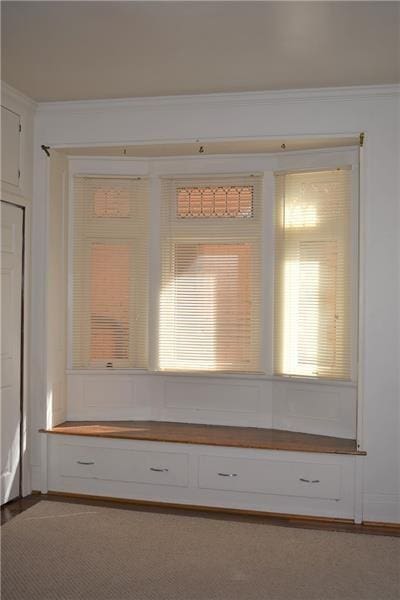 interior details with crown molding