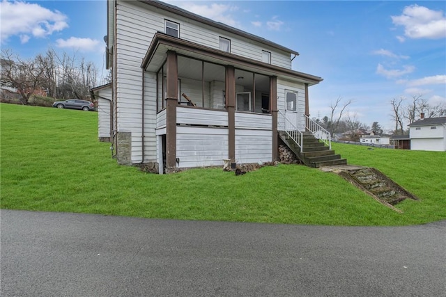 view of front of home with a front lawn