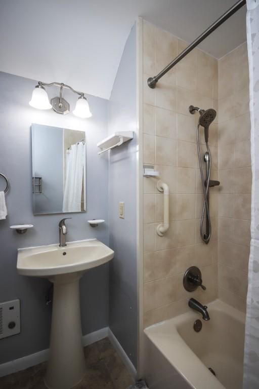 bathroom featuring lofted ceiling and shower / bath combo