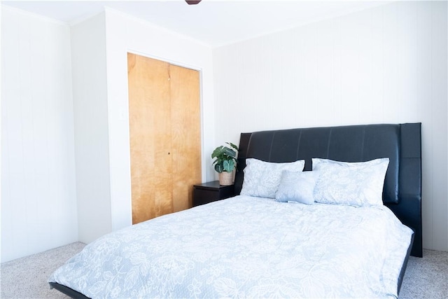 bedroom featuring carpet and ceiling fan