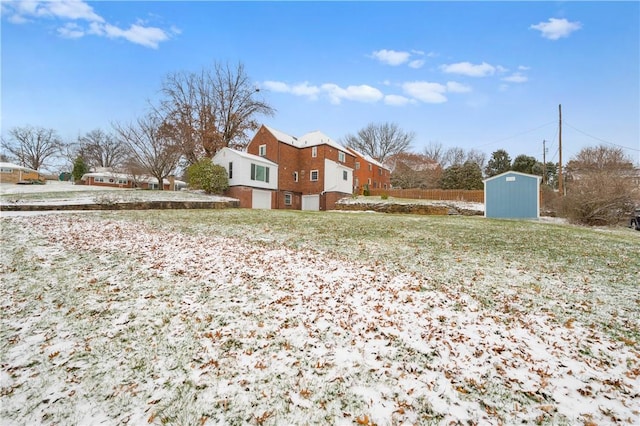 view of yard featuring a storage unit