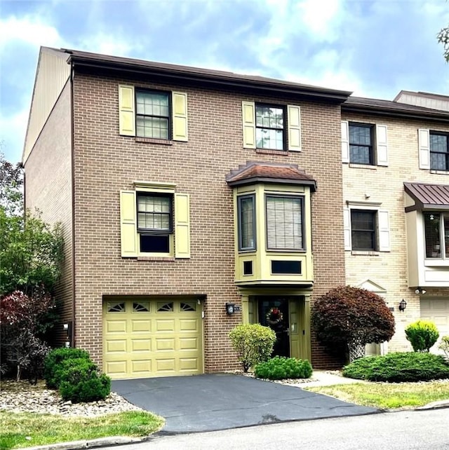 453 Gleneagle Ct, Monroeville, PA 15146 - townhome / multi-family property with a garage