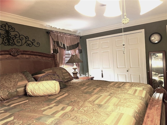 bedroom featuring crown molding and a closet