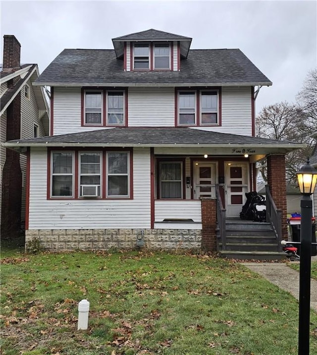 view of front of home featuring a front lawn and covered porch