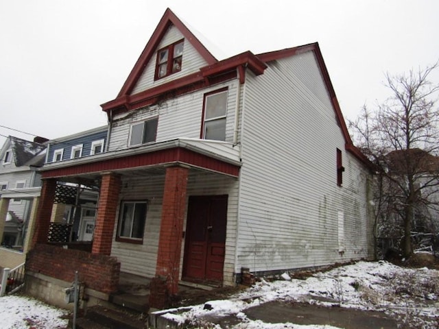 view of front of property featuring a porch