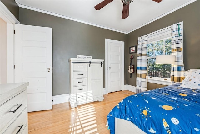 bedroom featuring hardwood / wood-style flooring, ceiling fan, and crown molding