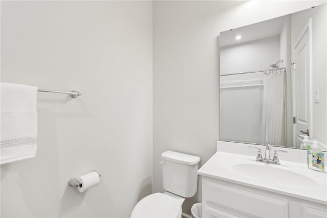 bathroom featuring a shower with curtain, vanity, and toilet