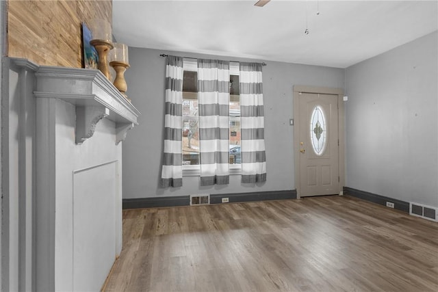 foyer entrance featuring hardwood / wood-style floors and ceiling fan