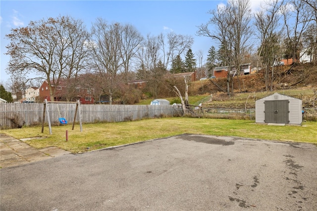 view of yard with a shed