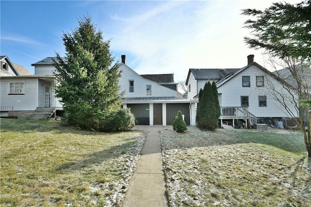 exterior space featuring a front yard