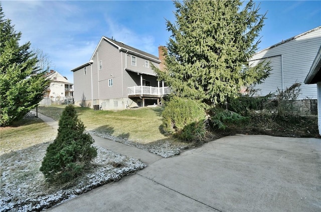 view of side of property featuring a yard