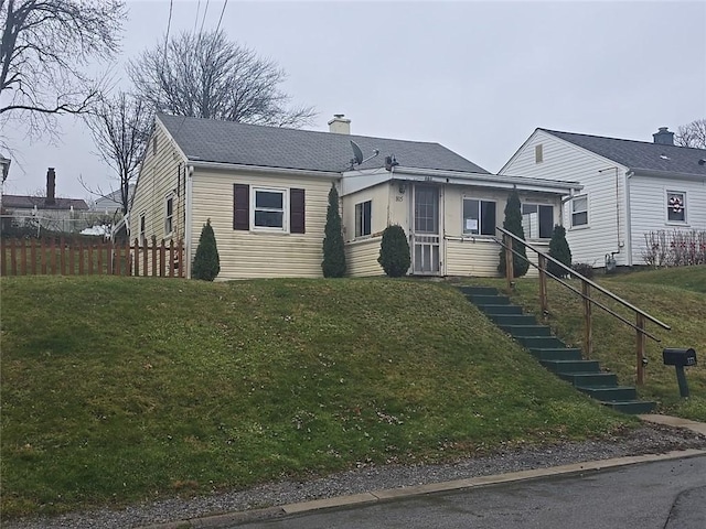 805 Colonial Ave, Monaca, PA 15061 - view of front of house with a front lawn