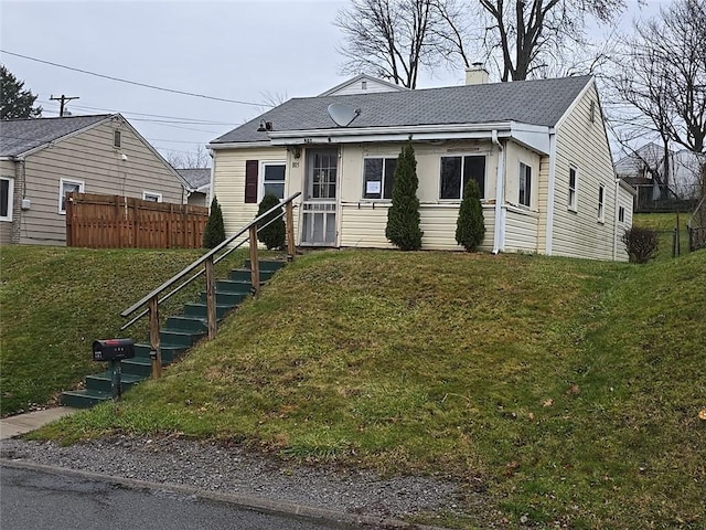 view of front of house featuring a front yard