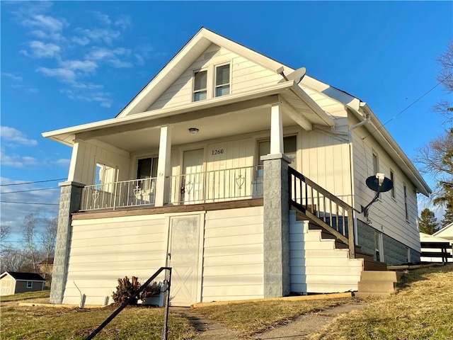 view of side of home featuring a balcony