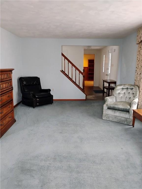 sitting room with carpet floors