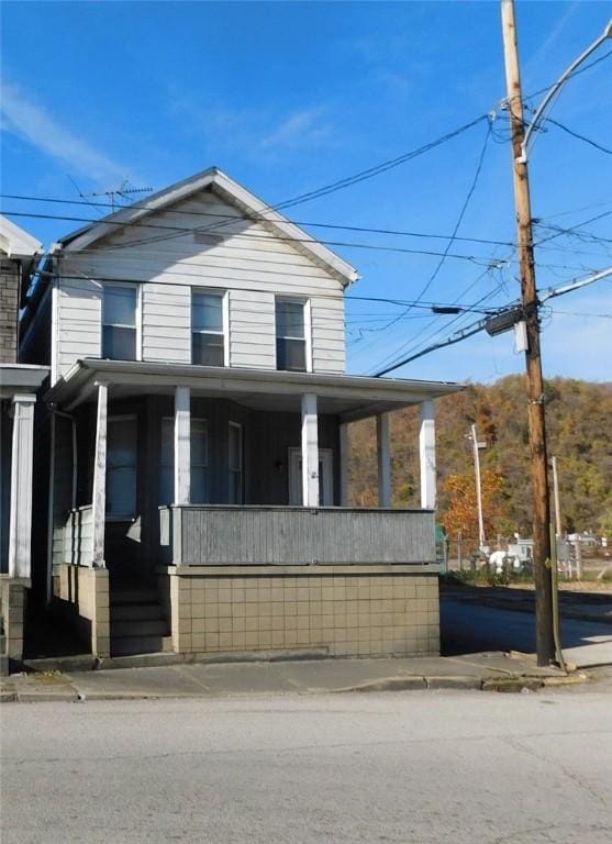 view of front of property featuring a porch