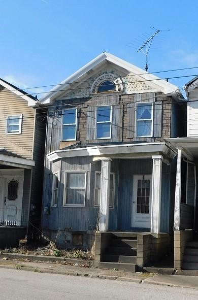 view of front facade featuring a porch