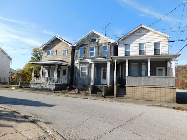 view of front of property featuring covered porch