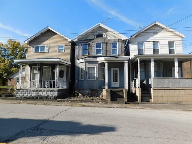 view of front of property featuring covered porch