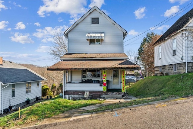 view of front of house featuring a porch and a front yard