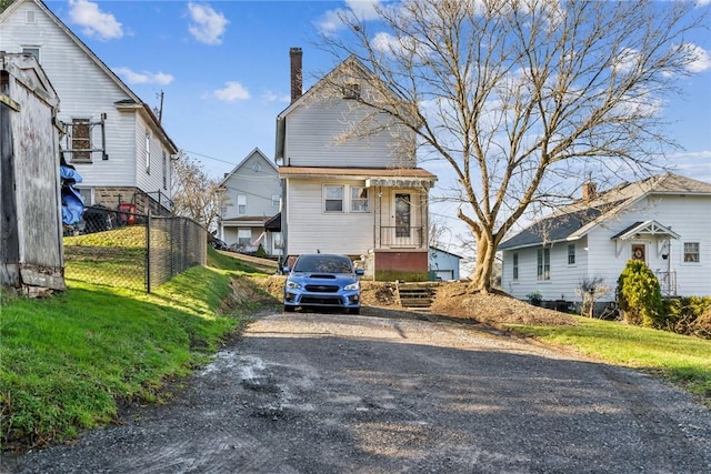 view of front of house featuring a front yard