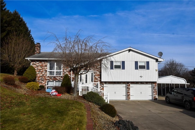 view of front facade with a garage and a front lawn