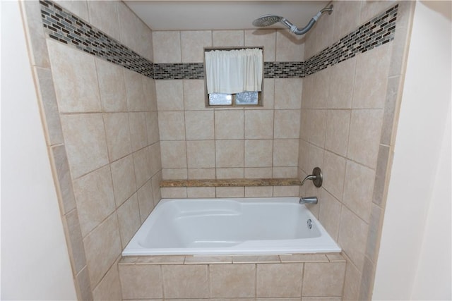 bathroom featuring tiled shower / bath