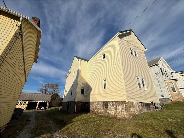 view of side of property with a lawn