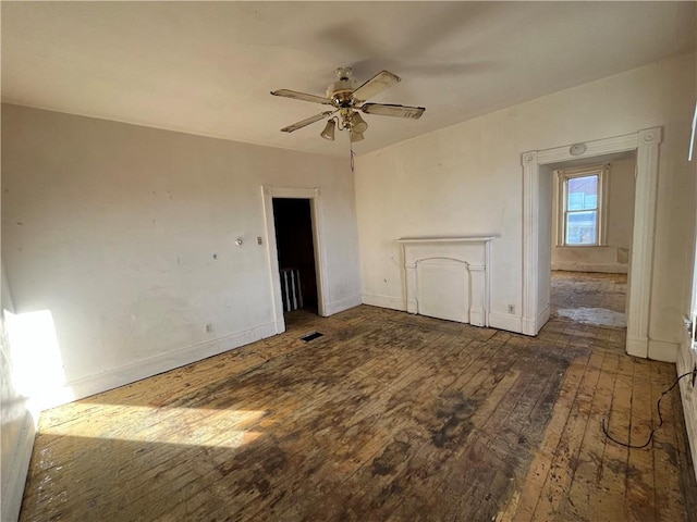 unfurnished room featuring dark hardwood / wood-style flooring and ceiling fan