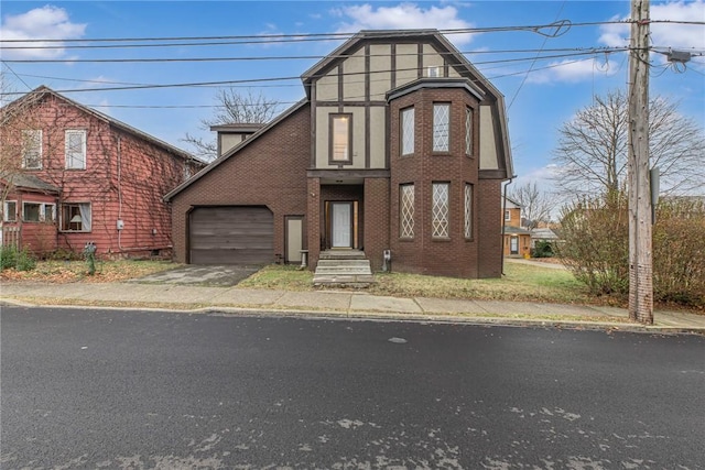 view of front facade featuring a garage