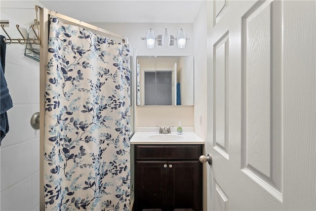 bathroom with a shower with curtain and vanity