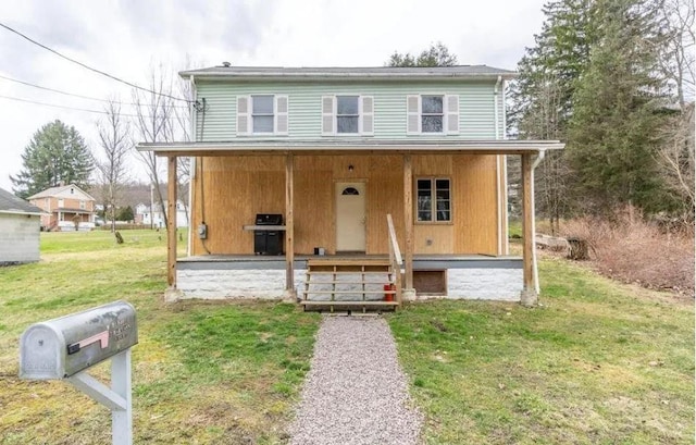 view of front facade featuring a front yard and a porch