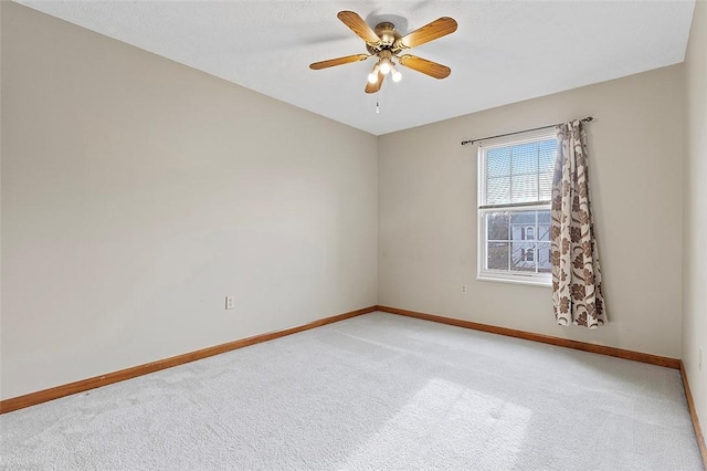 unfurnished room with carpet flooring and ceiling fan