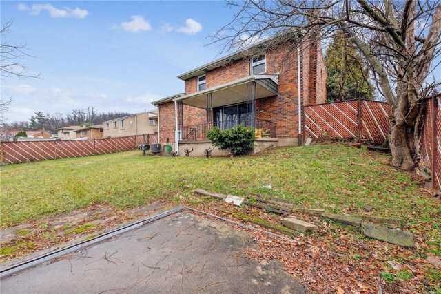 view of yard featuring a patio