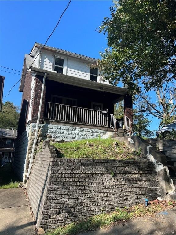 view of front facade with covered porch