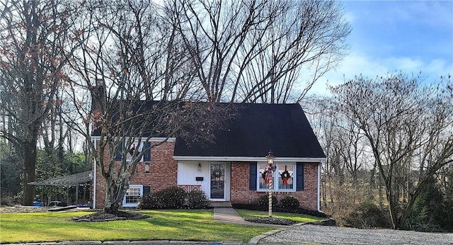 view of front of house with a front lawn