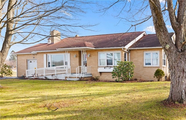 single story home featuring a front yard