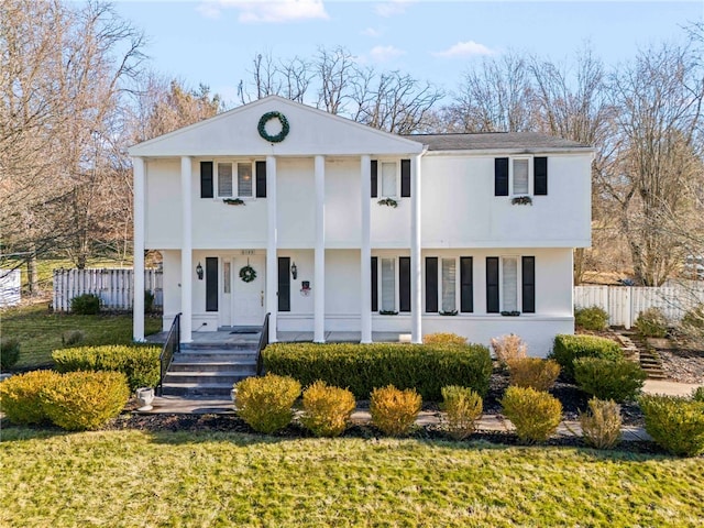 view of front of property with a front lawn